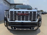 Take a look at this FULLY-LOADED Denali 3500 Heavy-Duty Duramax Diesel.... With every option includi... (image 8)