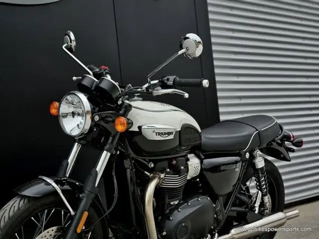 2024 Triumph Bonneville T100 Jet Black in Street, Cruisers & Choppers in Oshawa / Durham Region - Image 13