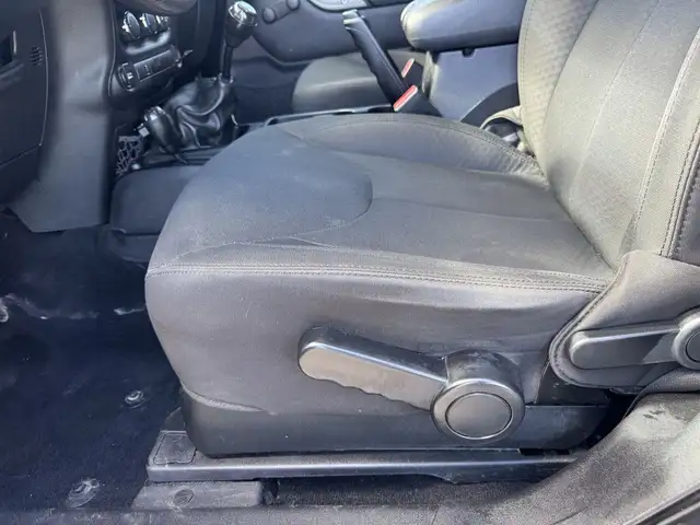 2015 Jeep Wrangler 4WD 2dr Sport in Cars & Trucks in Longueuil / South Shore - Image 14