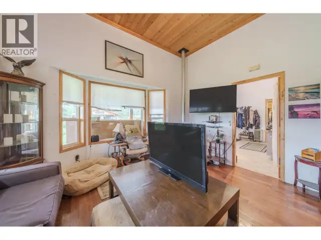 7478 BURGESS ROAD Deka Lake / Sulphurous / Hathaway Lakes, Briti in Houses for Sale in 100 Mile House - Image 6