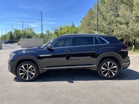 // ACCIDENT FREE!! // This used 2025 Volkswagen Atlas Cross Sport Execline 4WD is a confident, well-... (image 9)
