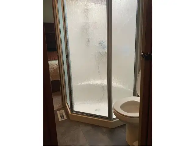 2014 Dutchmen Voltage V3200 TOY HAULER 36' OAL 10'GARAGE in Cargo & Utility Trailers in Guelph - Image 8