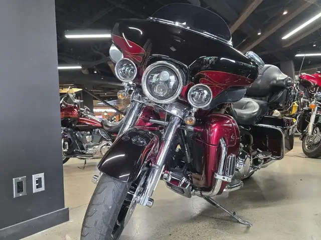 2011 Harley-Davidson CVO Ultra Classic Electra Glide in Street, Cruisers & Choppers in Markham / York Region - Image 2