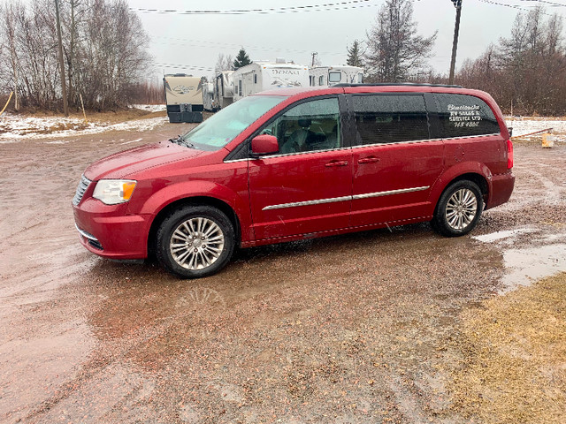 2015 CHRYSLER TOWN AND COUNTRY in Cars & Trucks in Moncton