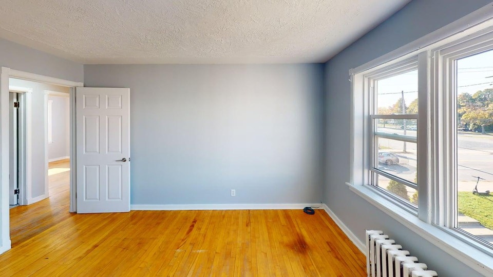 BRIGHT & SPACIOUS TWO BEDROOM APARTMENT IN WEST END HALIFAX!!! 3