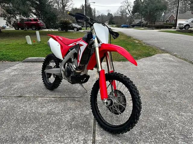 2019 HONDA CRF250RX - CLASSIC RED! in Dirt Bikes & Motocross in Saskatoon - Image 5