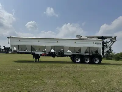 Convey All CST-40-C seed tender c/w diesel engine, rear conveyor, and electric roll tarp. Tender uni...
