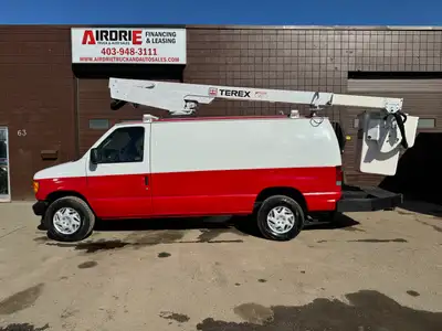 - 2006 Ford E-350 Cargo Van W/ Bucket - Triton 5.4L V8 Gasoline Engine - 132426 KM - Terex HI Ranger...