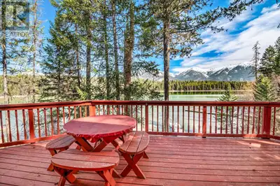 Lakefront Bliss at Tie Lake – Your Escape from the City! Just 3.5 hours from Calgary, this all-seaso...