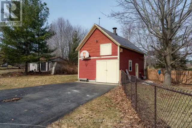 19143 COUNTY RD 2 South Glengarry, Ontario in Houses for Sale in Cornwall - Image 38