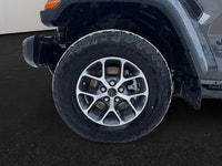 This 2026 JEEP GLADIATOR SPORT 4X4 has the following options Cloth Low-Back Bucket Seats, Remote Sta... (image 8)