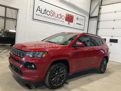 Le Jeep Compass 2022 RED EDITION AWD CUIR MAGS CAMERA RECUL A/C offert chez AutoStudio 72 a une allu...