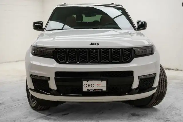 2023 Jeep Grand Cherokee L Summit | Sunroof | Night Vision in Cars & Trucks in Winnipeg - Image 3