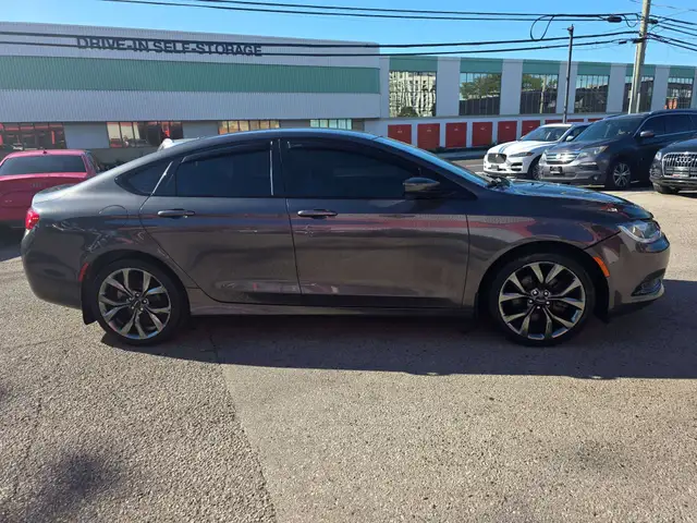2015 Chrysler 200605936800770959367