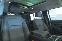 Land Rover Defender 110 P300 S 2025: - Extérieur métallisé bleu TASMAN avec intérieur en cuir noir E... (image 2)