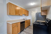 Amenities: Quiet Building • Air Conditioning • Heat & Water Included Suite & Building: Spacious bach... (image 4)