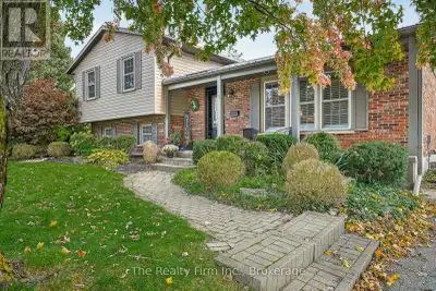 Welcome to 2 Greenwood Road in Ingersoll! Nestled in a wonderful, established neighbourhood, this pr...