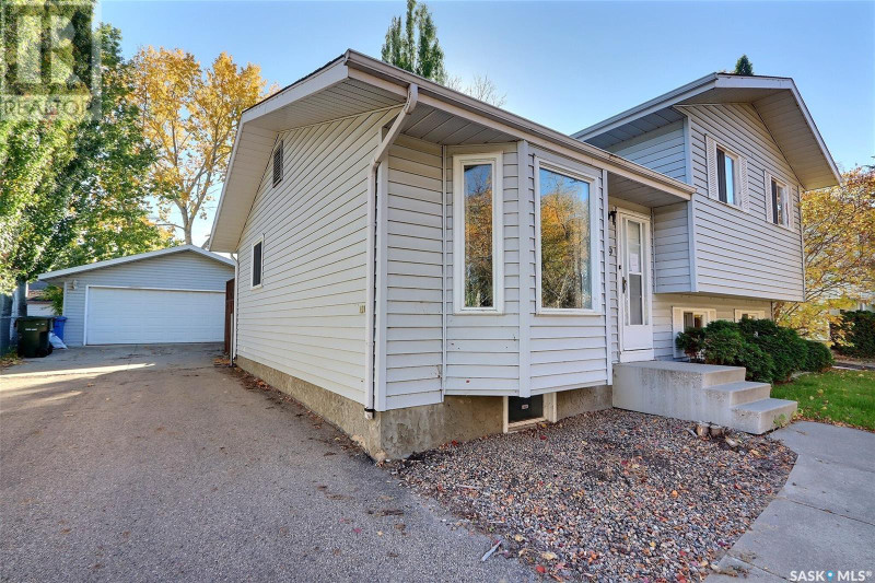 1549 Olive Diefenbaker DRIVE Prince Albert, Saskatchewan Houses for