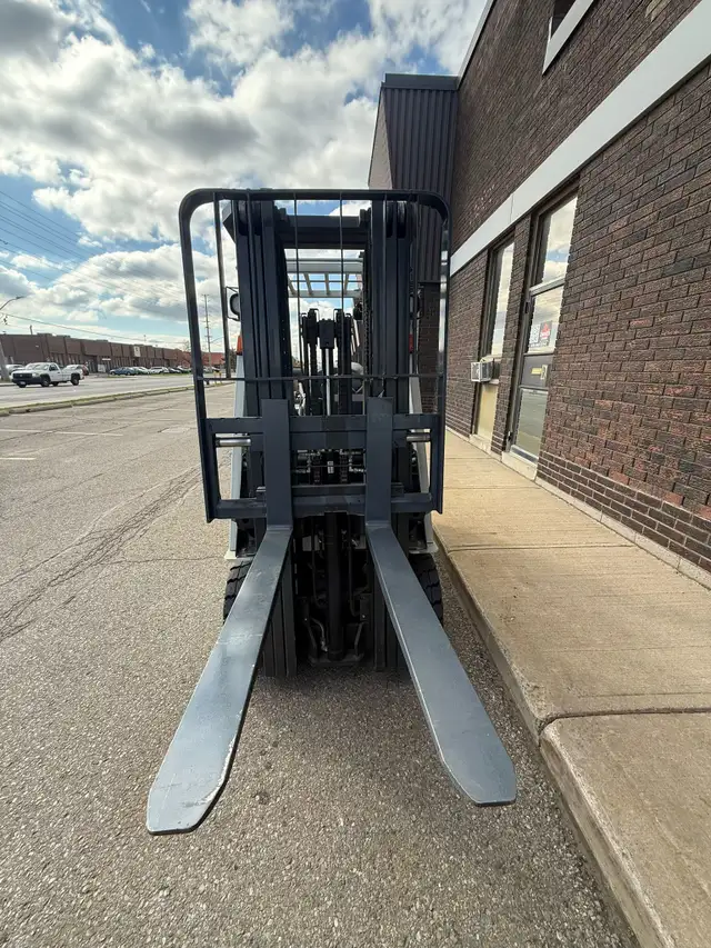 2019 Nissan (Unicarrier) Forklift 5000 lbs 3 stage 2273 hours  in Heavy Equipment in Mississauga / Peel Region - Image 10