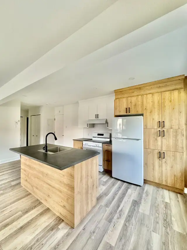4.5-Bedroom Apartment in Dorval – Near the Airport – Includes Appliances and Heating