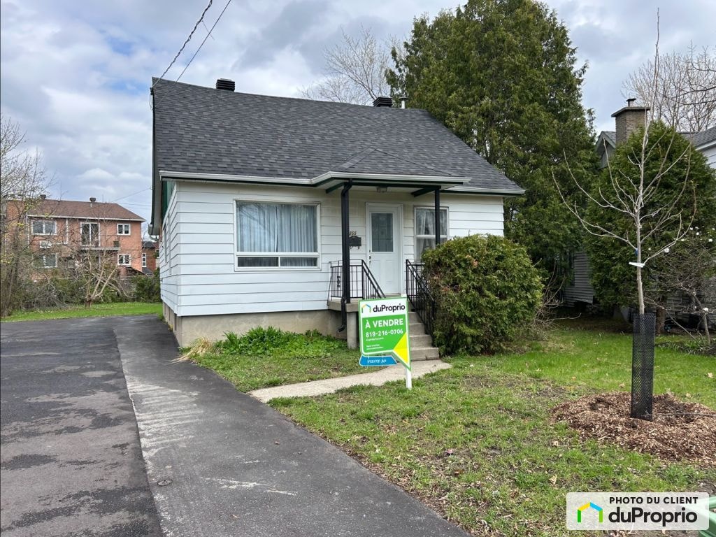 $549,000 - 1 1/2 Storey for sale in St-Laurent — photo 1