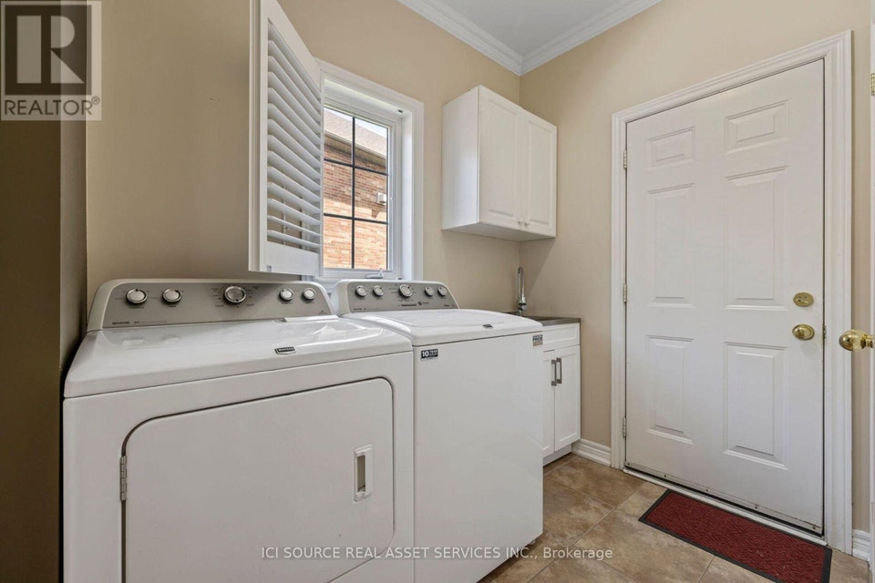 2317 PARKGLEN AVENUE Oakville (WM Westmount), Ontario 4