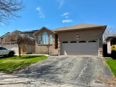 Address: 127 First Rd W #Lower, Stoney Creek Spacious 2-bedroom lower unit in a well maintained 4-le...