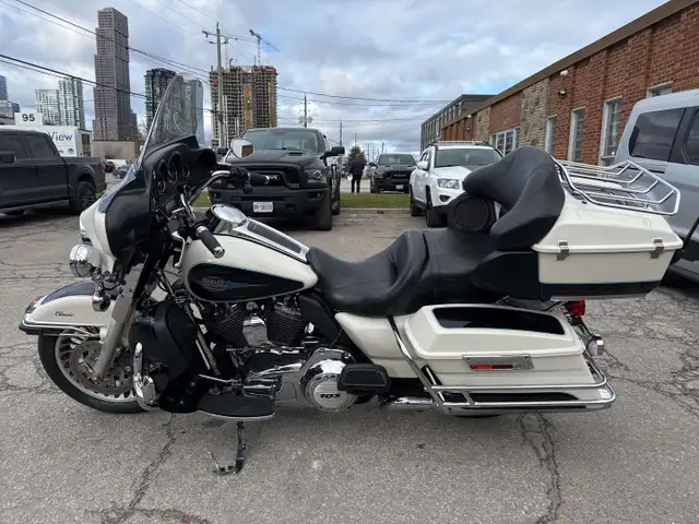 2012 Harley-Davidson Electra Glide Classic ~ ELECTRA GLIDE CLASS in Sport Touring in City of Toronto - Image 3