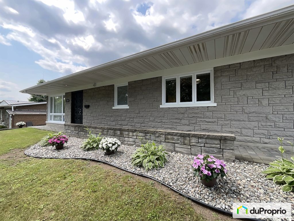$699,000 - Bungalow for sale in L'Ancienne-Lorette — photo 2