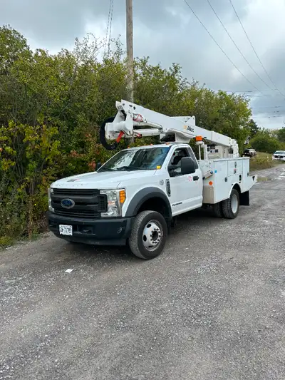2017 Ford F-550 Service Truck Automatic Transmission 6.7L Powerstroke Diesel Engine Single Axle 261,...