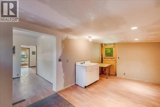 3788 Broadwater Road Castlegar, British Columbia in Houses for Sale in Nelson - Image 7