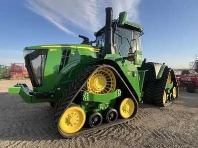 John Deere,13.6L,590HP, 18SP PS Transmission, Camso Ag 3500, 36in. Tracks, 13 X 47Kg Rear Drawbar We...