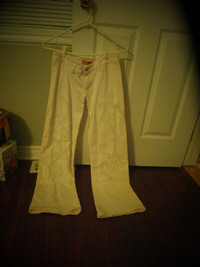 Pant with design