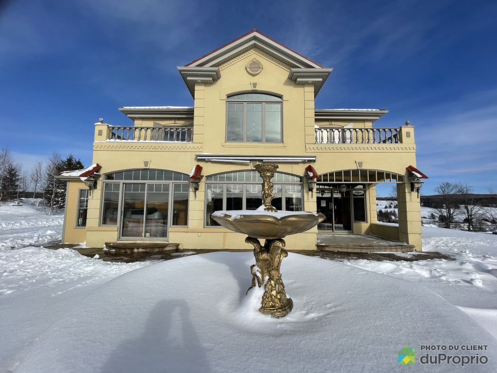 $900,000 - 2 Storey for sale in ND-De-Ham — photo 1