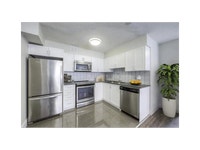 295 Dufferin Street is conveniently located minutes away from Liberty Village in Toronto, with hundr... (image 1)