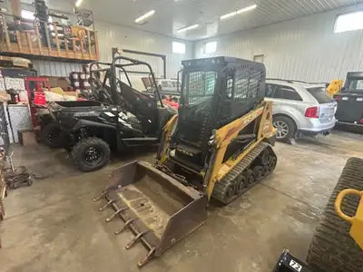 2007 ASV RC30, 30HP PERKINS DIESEL, CAB, HEAT, BUCKET WITH BOLT ON TOOTH BAR, VERY NICE LITTLE MAHCI...