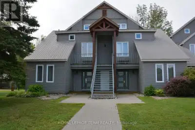 True Ski-In/Ski-Out at Calabogie Peaks! Welcome to your perfect four-season getaway at the base of C...
