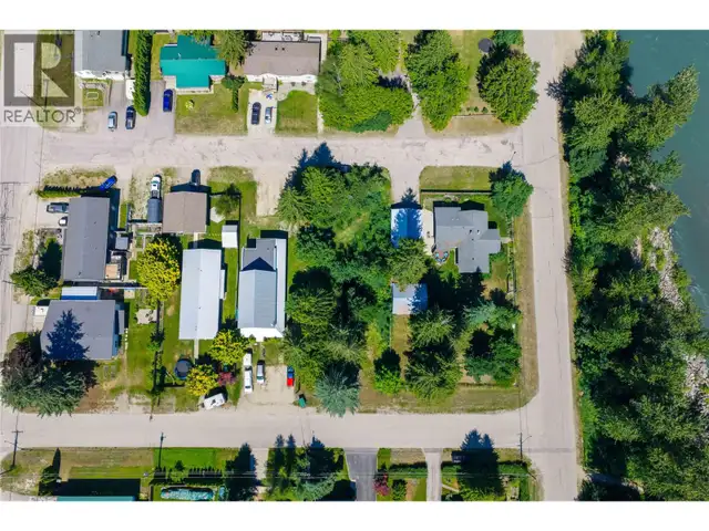 1206 Carlson Street Revelstoke, British Columbia in Land for Sale in Revelstoke - Image 4