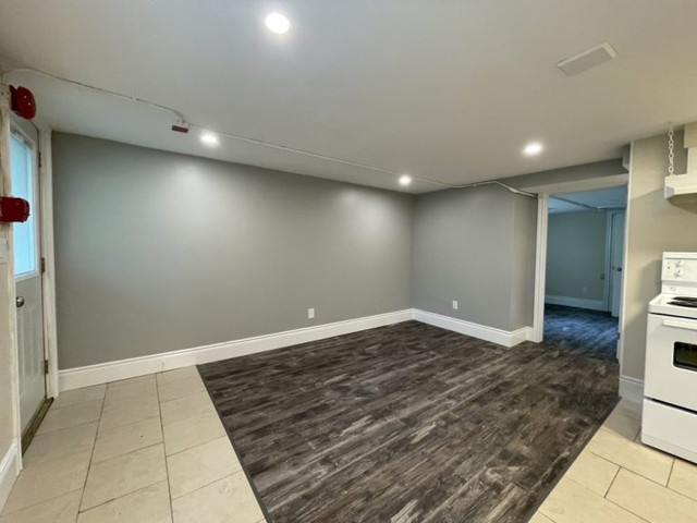 1 bed apartment close to Queen's west campus- 6-237 Mowat Avenue in Long Term Rentals in Kingston - Image 3