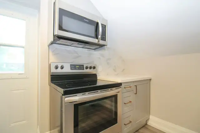 Unit A - 468 Bolivar Street, Peterborough - All Utilities & Park in Long Term Rentals in Peterborough - Image 7