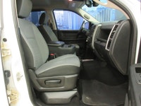 RAM 1500 CLASSIC 2021 EXPRESS V8 5.7 LITRES HEMI 4X4 CREW-CAB BOITE 5.7 PIEDS TOUT ÉQUIPÉ / CAMÉRA D... (image 9)