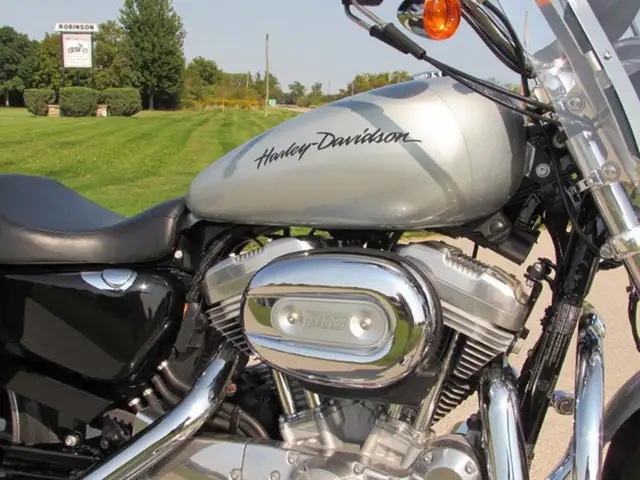 2014 Harley-Davidson XL883L Sportster SuperLow 1 Owner, ONLY 14, in Sport Touring in Leamington - Image 10