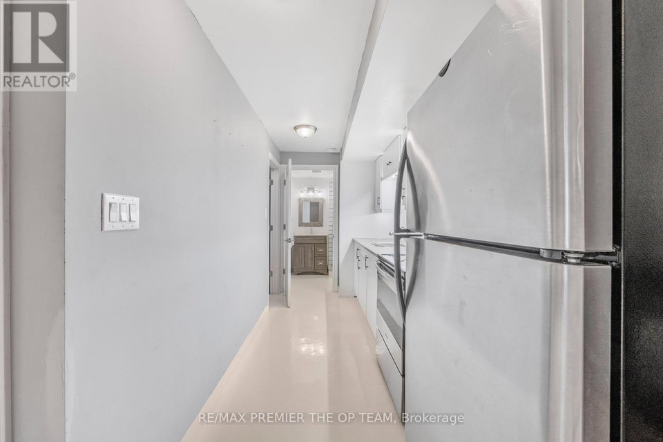 LOWER - 223 LANDSBRIDGE STREET Caledon (Bolton East), Ontario 4