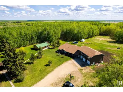 161 ACRES with 2 RESIDENCES to build your own commune or house multiple families in Lac.St Anne Coun...
