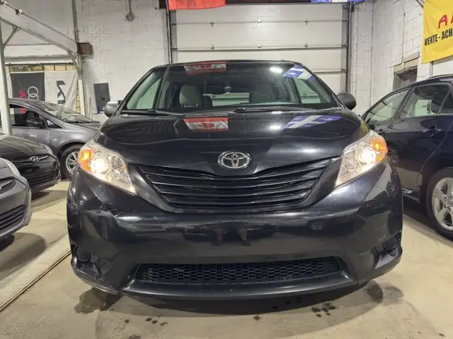2015 Toyota Sienna LE in Cars & Trucks in City of Montréal - Image 3