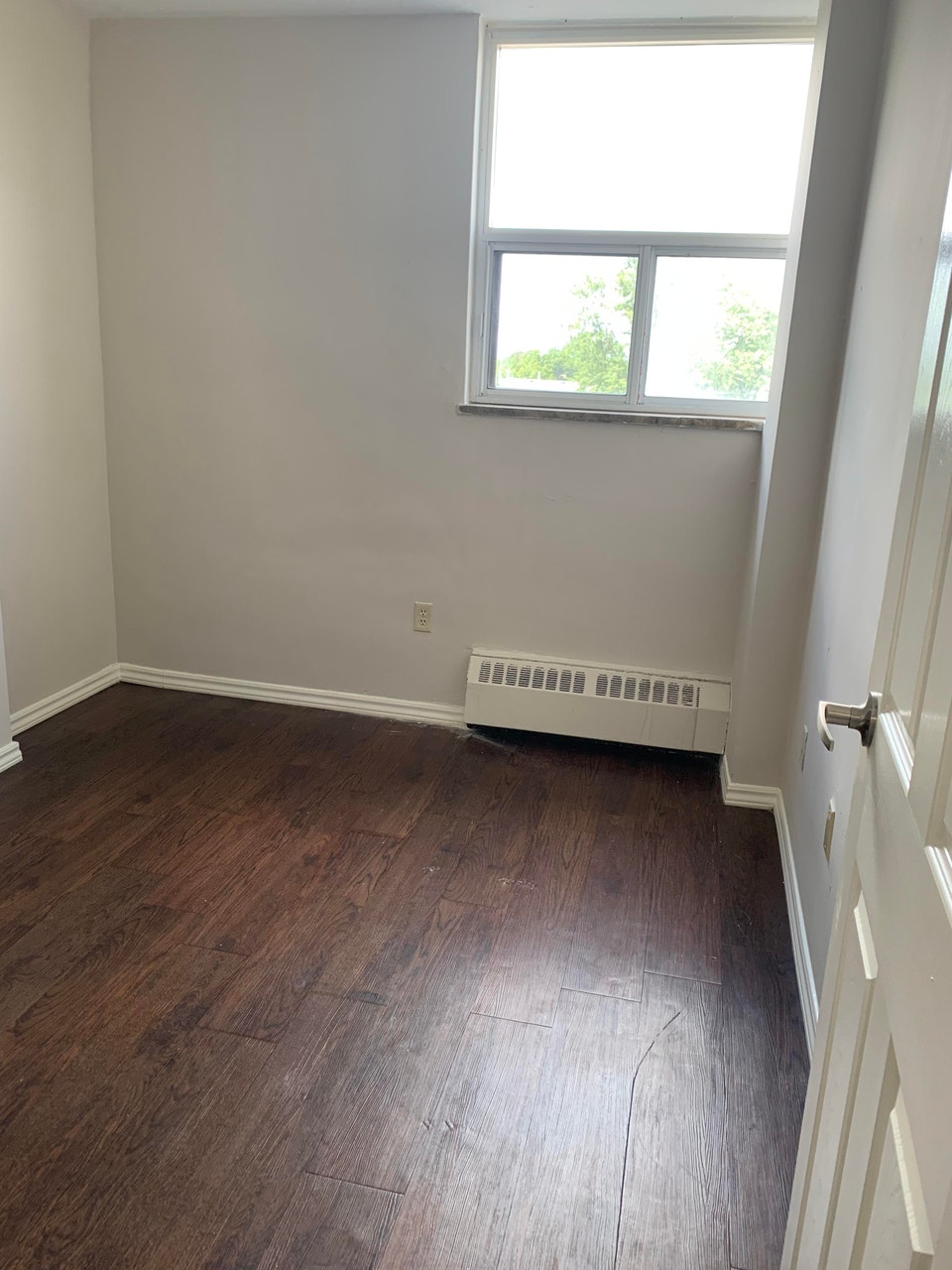 Spacious 3 bedroom unit for rent- 1 MONTH FREE* 5