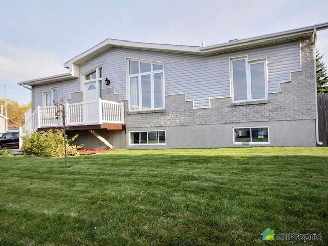 $599,000 - Bungalow for sale in L'Épiphanie — photo 1