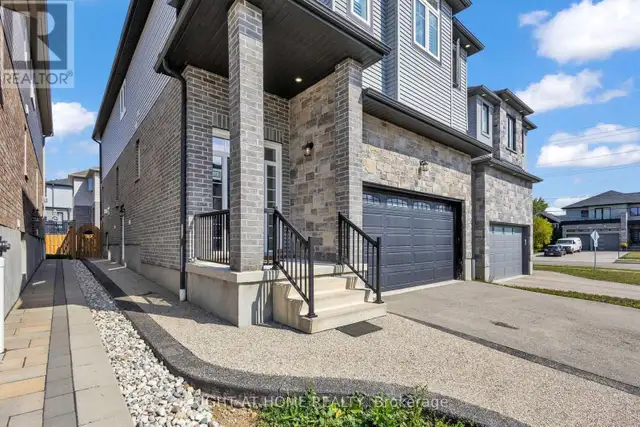 321 CARRIAGE WAY Waterloo, Ontario in Houses for Sale in Kitchener / Waterloo - Image 3
