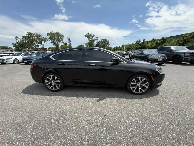 2016 Chrysler 200517607614066216966