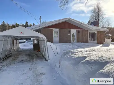 Magnifique maison située dans une rue sans issue familiale et tranquille avec de beaux arbres mature...